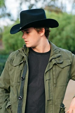 Donovan><noscript><img width=